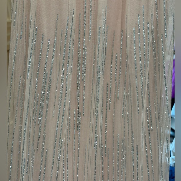 Formal dress - Picture 4 of 7